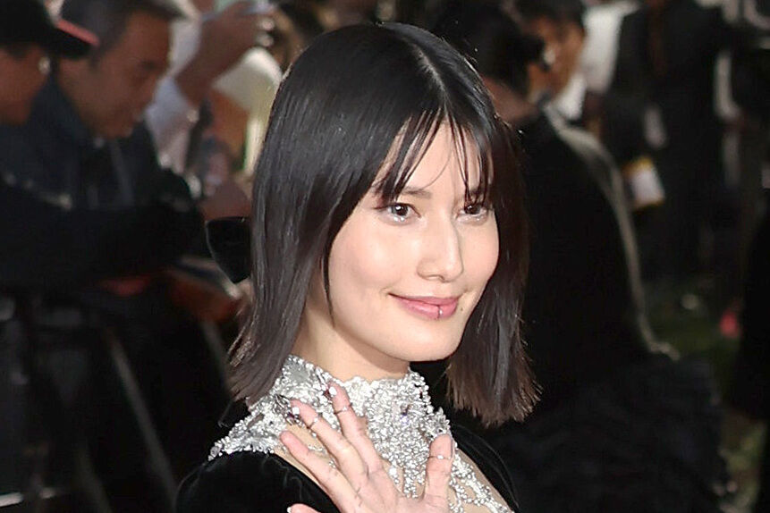 「美しすぎる…」橋本愛、金髪×日焼けメイク姿にフォロワー騒然！「天才的なお顔」「すっごく似合います」