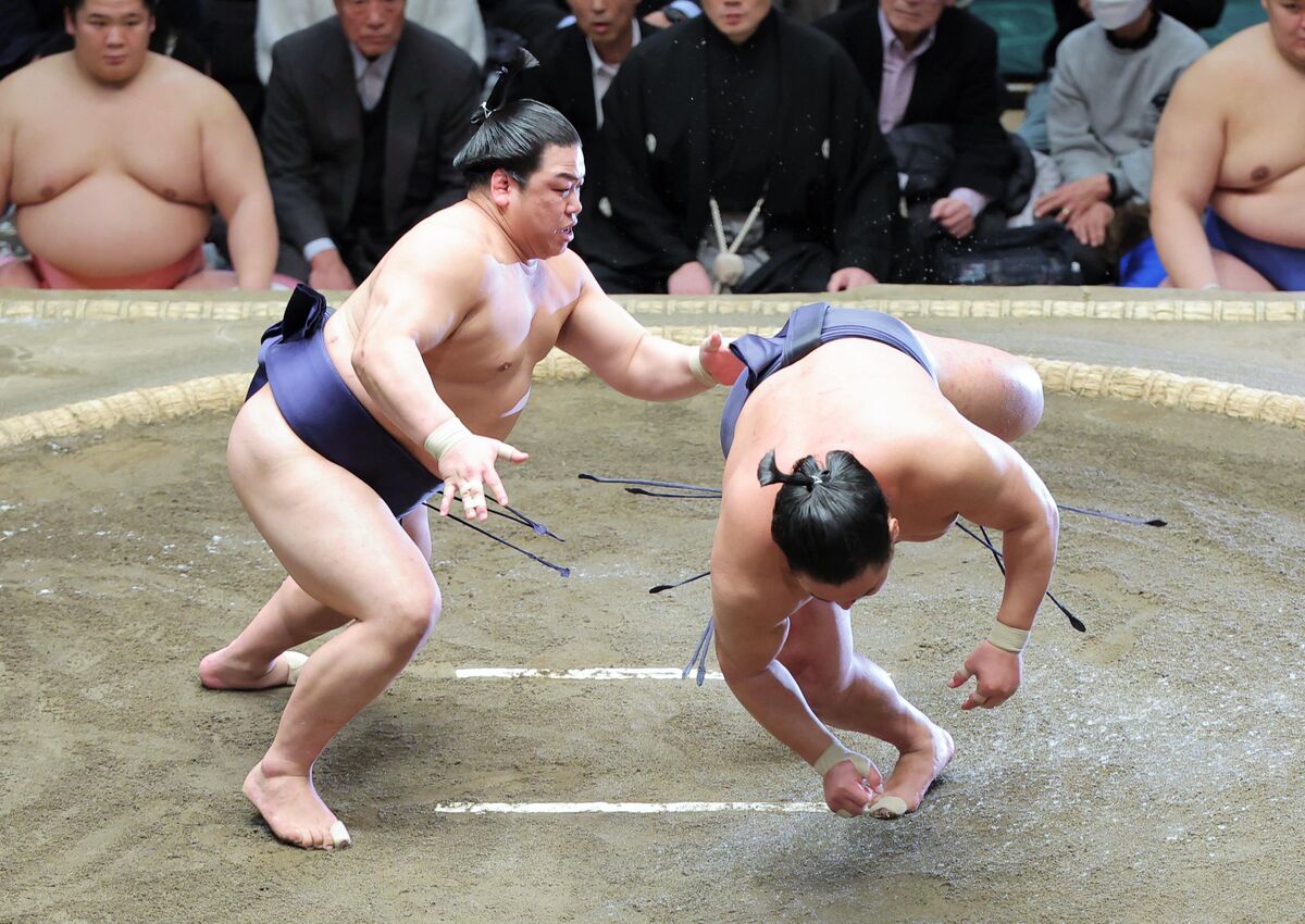 平戸海、幕内で過去６戦全敗だった豊昇龍を撃破　「しっかり当たって押されないようにした。勝ててうれしい」