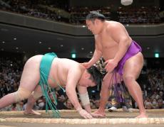 尊富士が２敗死守で復活V照準　昨年１１０年ぶり新入幕優勝後にケガ続くも２場所連続10日目で勝ち越し…大相撲初場所