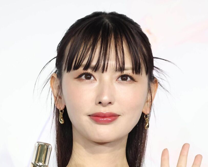 「激アツ」鈴木えみ、榮倉奈々ら“黄金時代”モデルの豪華ショットに「うわ懐かしすぎ」「雑誌切り抜いてた」