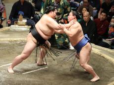 琴桜は５勝目　若隆景を下す　