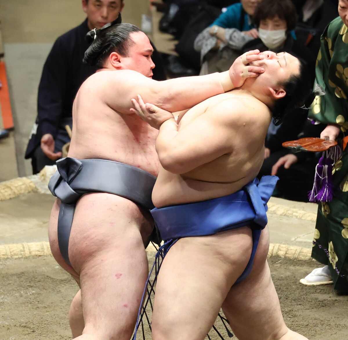 金峰山が勝ち１敗で単独首位を堅持　大の里は４敗に後退