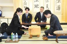 西山朋佳女流三冠、ラスボス試験官に敗れて初の女性棋士の夢に届かず…