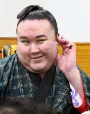 単独トップ１０勝・金峰山は懐の深さを十分に生かした　賜杯に手が届きそうな強烈な白星…元大関・琴風の目