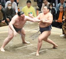 金峰山が２敗に後退　３敗は豊昇龍、霧島、王鵬、尊富士の４人に