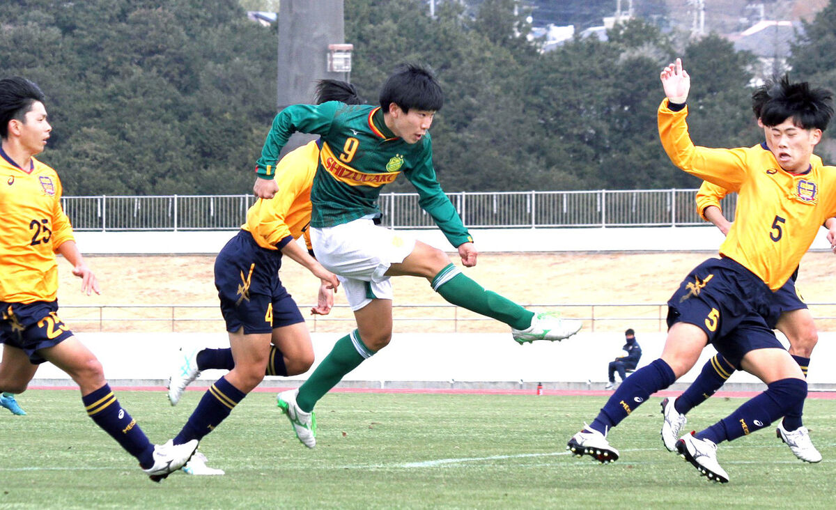 【高校サッカー】静岡県新人戦　静岡学園がＶ２に王手　ＦＷ上田悠世が２発