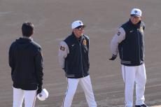 【巨人】阿部監督が紅白戦前に３軍都城キャンプ視察　時間ギリギリまで熱視線