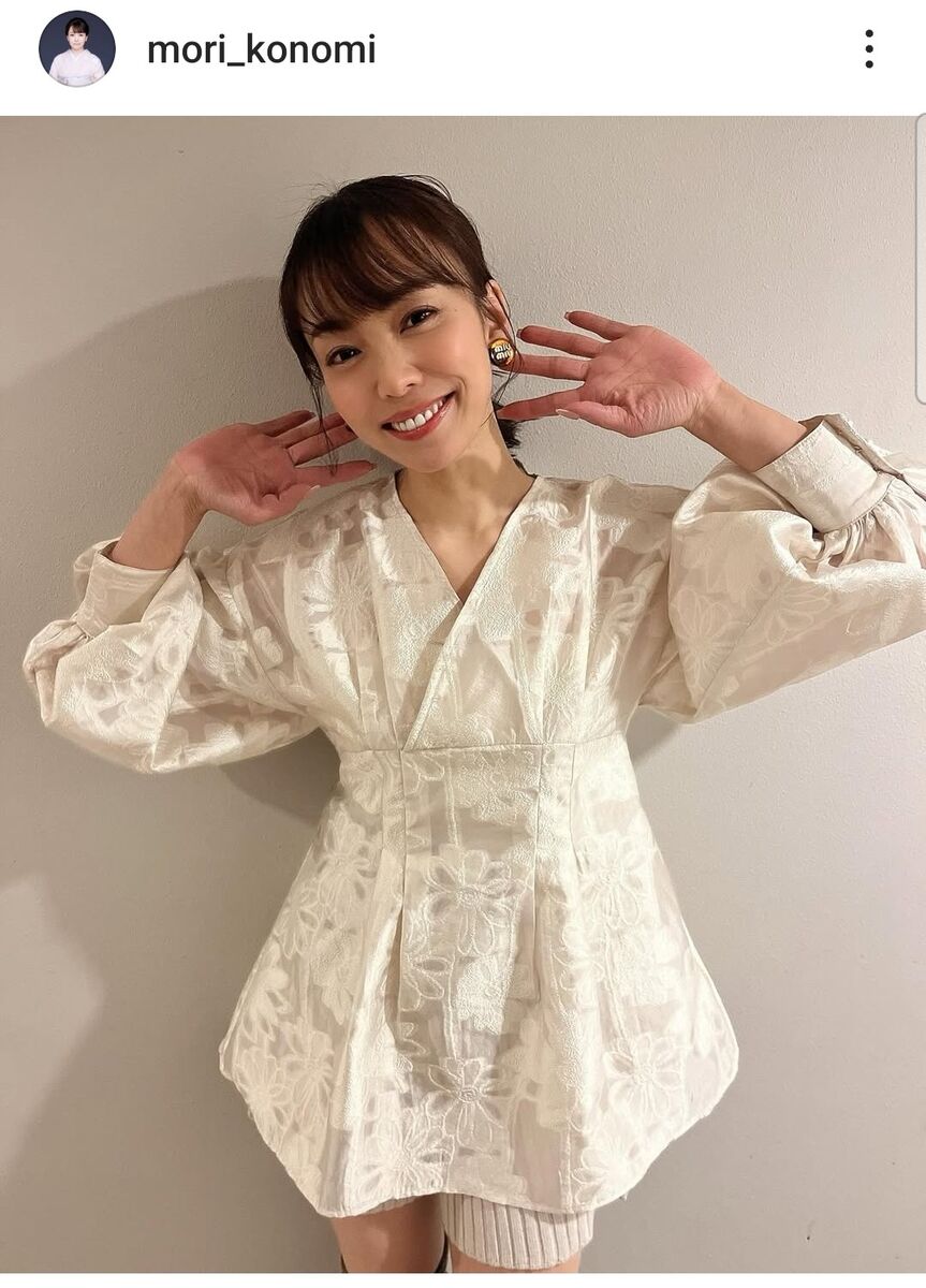 夫は“優勝”力士！美人妻が「メッチャかわいい」ミニ私服で美スタイル「お嬢様」「ご主人も…」