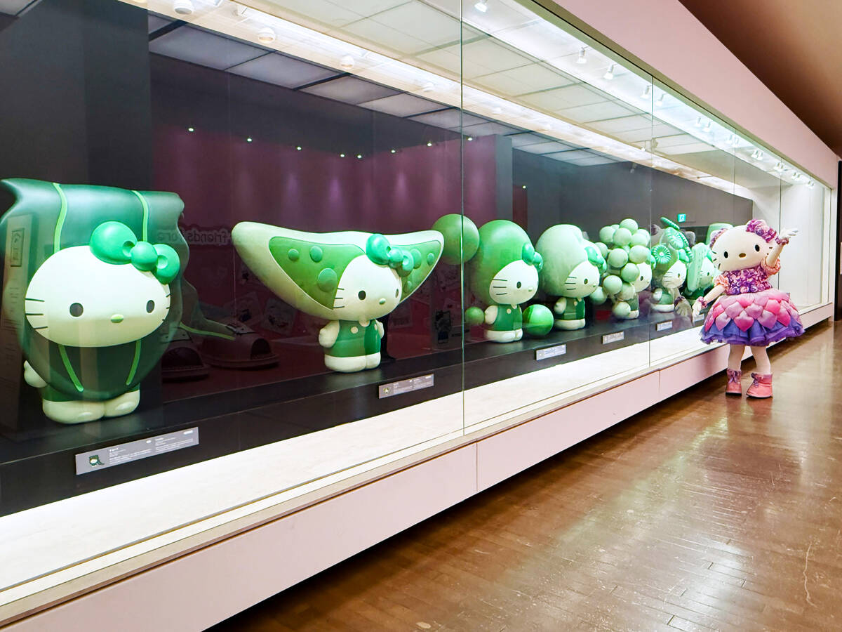大阪・関西万博で話題を集めた「ハローキティ×藻類」が登場　「Ｈｅｌｌｏ　Ｋｉｔｔｙ展」名古屋会場開幕