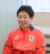 【五輪】最高の“縁の下の力持ち”日下匡力コーチ　まな弟子・佐藤駿の銅メダルに熱いハグ　刃こぼれも何の「研磨してるの僕ですよ」