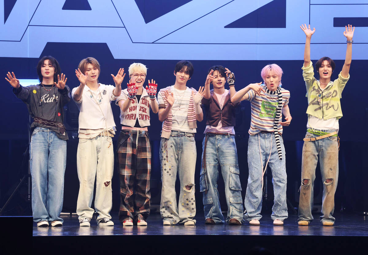 ドラマ「DREAM STAGE」発の7人組「NAZE」が日本に凱旋