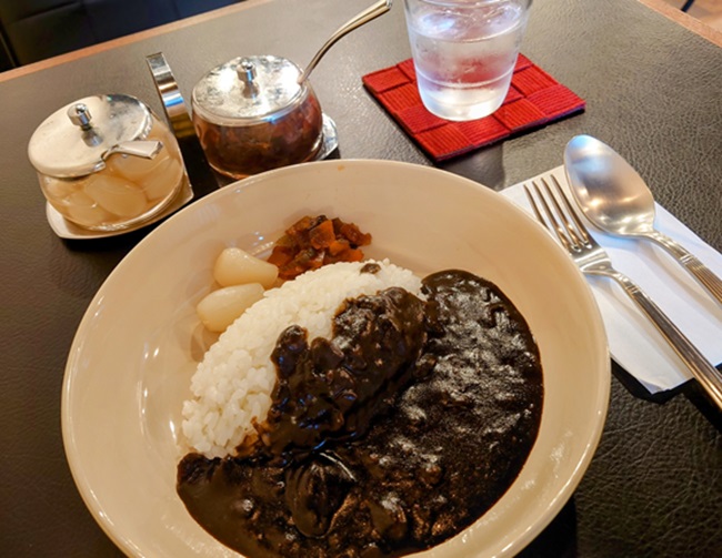 名物「英国風黒カレー」は必食！長年愛され続ける喫茶店【札幌市】