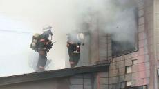 「1階から火が出ている」…苫小牧市の住宅で火事　男性発見も1人死亡　この家の住人男性と連絡取れず