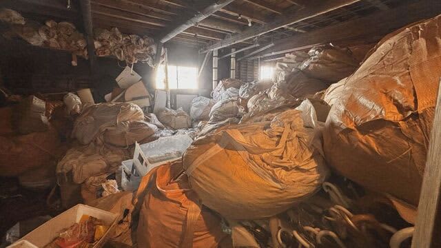 アパートに大量のゴミ　“運び込んだ”業者インタビューに応じる「これを全部自分で受けるのか」札幌・南区