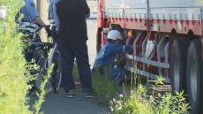 「自転車を見落として…」横断歩道渡っていた自転車がトレーラーに巻き込まれる　自転車の女性死亡　苫小牧