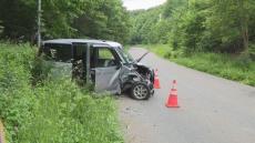乗用車とライトバン衝突　1人死亡3人けが　片側1車線でカーブ続く道路　北海道幕別町