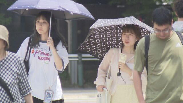 観光客「想像以上に暑くてびっくり…」北海道内　各地で真夏日に　夜からは警報級の大雨となる地域も