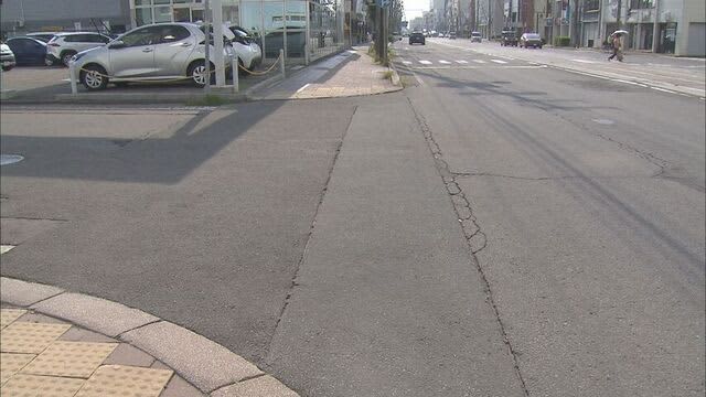 女子高校生はねられ意識不明で病院搬送　左折しようとした乗用車に巻き込まれ　北海道・函館市