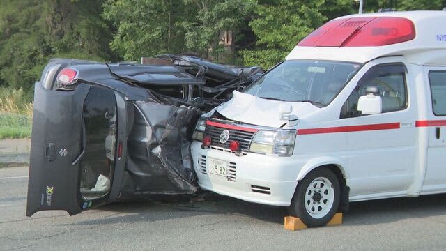 救急車が来たから車を路肩に寄せようと…後ろから来た車が接触・横転し救急車と衝突する事故　北海道幕別町