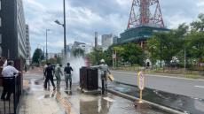 【速報】札幌市中心部でマンホールから水柱　公園スプリンクラーのバルブ交換工事で操作誤る