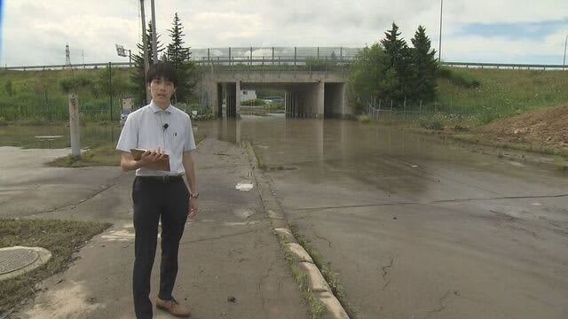 一時はヘッドライトまで…中古車販売店の駐車場が浸水　故障の確認など時間がかかる見通し　北海道・鷹栖町