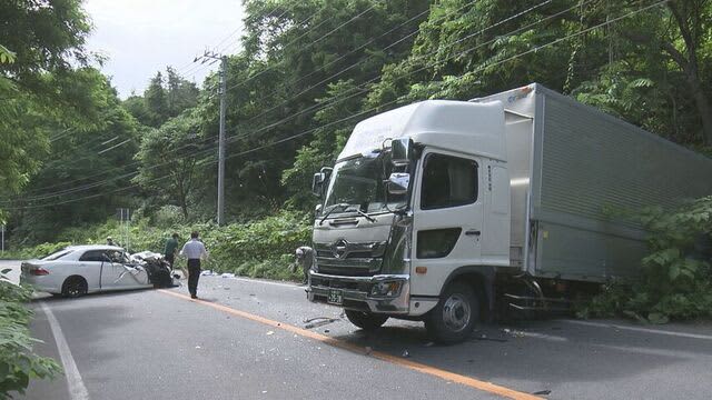 トラックと衝突　乗用車が大破　トラックは路肩に　60代男性けが　小樽「フルーツ街道」
