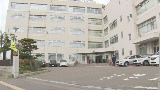 公園で10歳未満の女の子にわいせつ行為…「灰色系の半袖シャツ　青系の半ズボン姿」男逃走　北海道北斗市