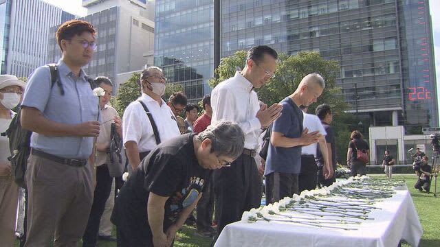 原爆投下から79年　札幌・大通公園で市民らが核兵器廃絶訴え「ダイ・イン」追悼式で100人超が犠牲者へ祈り