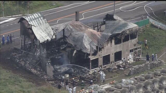 民宿だったとみられる建物が燃える火事　けが人なし　近くで草刈りをしていた人が通報　北海道・寿都町