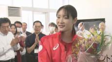 パリオリンピックバドミントン女子ダブルス日本代表の松本選手　市長を表敬訪問　決意伝える　江別市