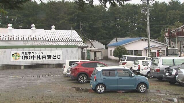 「保管用冷凍庫の故障で…」鶏肉約8t会社敷地内に不法に埋めた疑い　食肉会社と当時の工場長ら書類送検