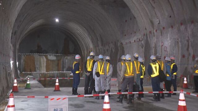 巨大な岩で工事中断中の「羊蹄トンネル」　沿線自治体など関係者が視察「非常に難易度の高い工事と再確認」