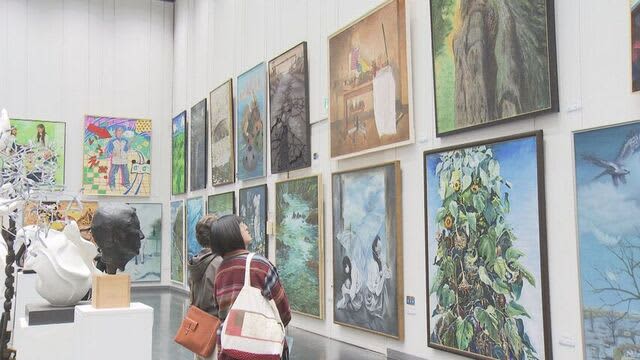 芸術の秋　第98回　道展　札幌で開催中　絵画や工芸品など500点　来月3日まで