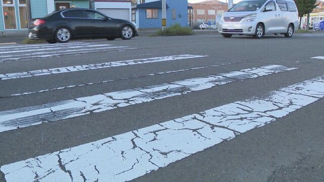 横断歩道渡っていた下校中とみられる小1男児　乗用車にはねられ搬送　意識あり　72歳運転手を逮捕　登別市