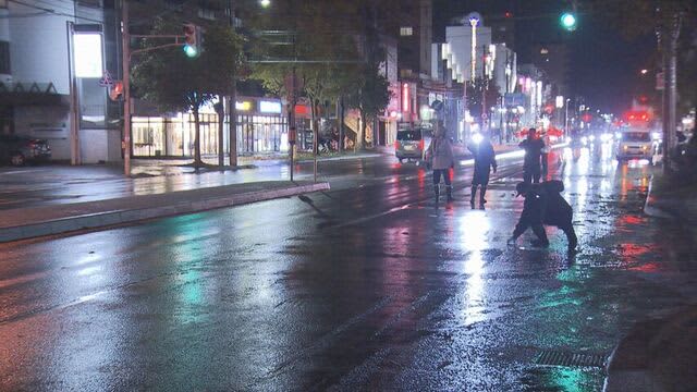 ひき逃げか　去った車はどこへ？30代くらいの女性がはねられ病院搬送　警察が車の行方を追う　札幌・東区