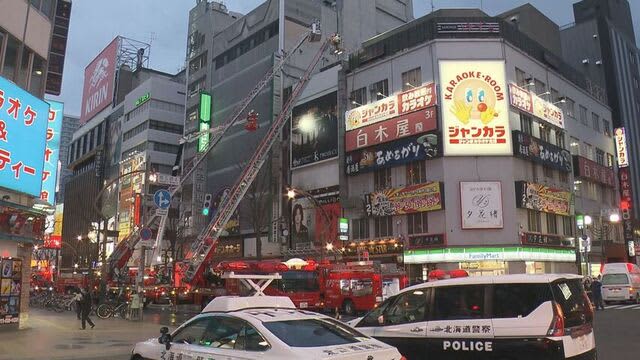 現場からリポート　札幌すすきののビルで火災　20代から50代の男女合わせて4人がケガ