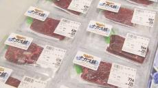 早速市場や店頭にクジラの生肉並ぶ　日本で唯一の捕鯨母船　クジラ運び石狩湾新港に入港「50年ぶりくらい」