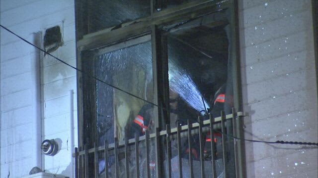 「換気扇と窓から煙が出ている」函館市のアパートで火事　男性1人死亡　火元となった2階の1室焼ける