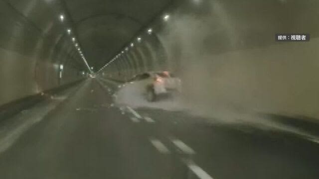 スリップして激突の瞬間　道央自動車道　常磐トンネル内　約20台が絡む多重事故　2名がけが