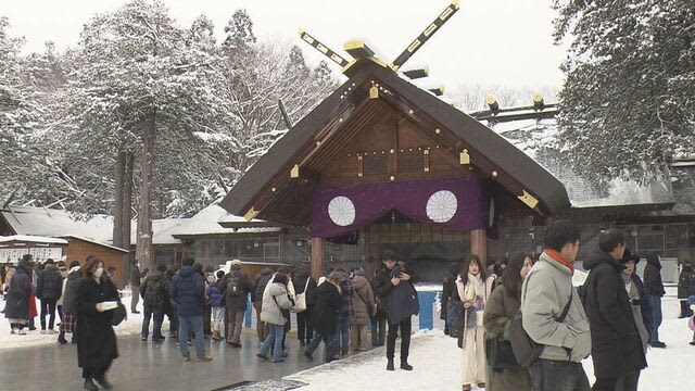 「実験をして色々な学校で発表をしたい」…2025年元日　北海道神宮　初詣で賑わう