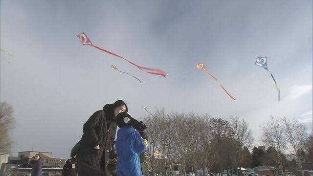 「今年は、勉強を頑張りたいなって思います。」　新春恒例の100連凧揚げで子供ら歓声　札幌市