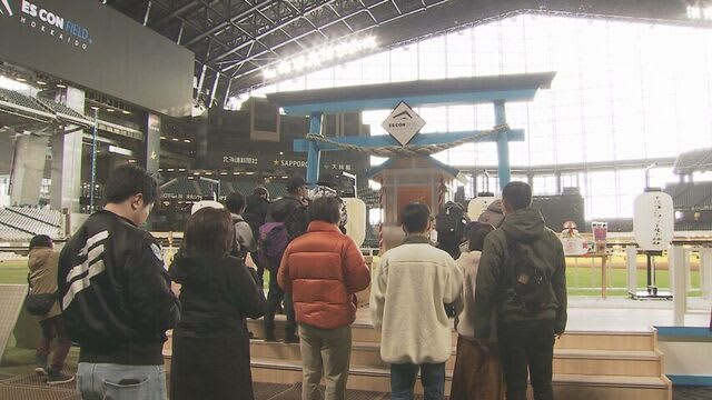 エスコンフィールドのグラウンドに期間限定で神社が登場…振る舞い酒のイベントも　北海道北広島市