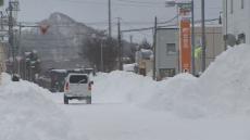 平年に比べ積雪1.5倍で排雪追いつかず　落雪などの事故に注意　タラバガニ漁も海がしけて船だせず　枝幸町