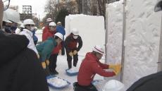 さっぽろ雪まつりに向け講習会　初めて大雪像制作を行うボランティアを対象　実際に雪を削る作業などを体験