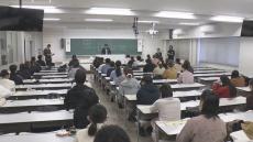 北海道内は26会場　大学入学共通テストはじまる　北海道大学では直前まで参考書を確認する受験生の姿も