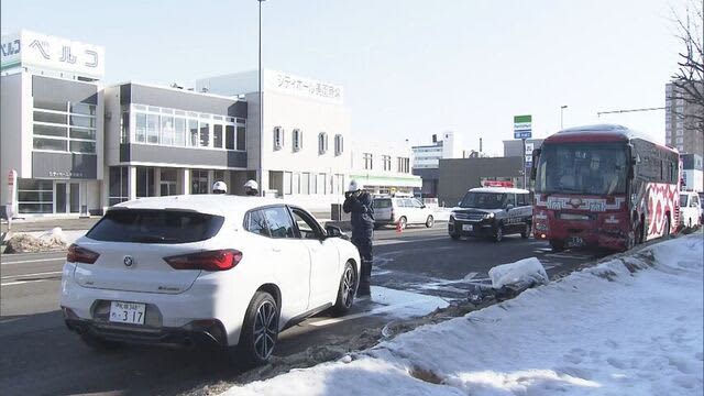 札幌・豊平区　研修中の事故　観光バスと乗用車が衝突　乗用車の運転手が軽いけが