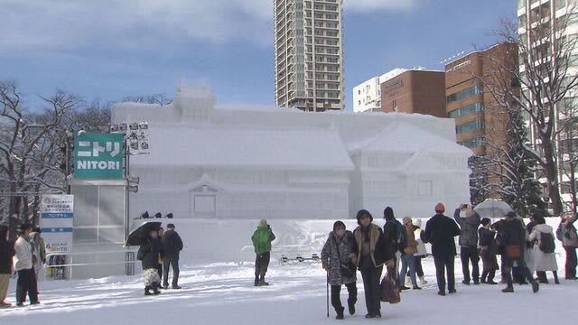 道東を中心に記録的な大雪となる中　さっぽろ雪まつりが開幕　大通会場から中継