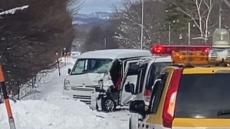 軽乗用車と乗用車が正面衝突　軽乗用車に同乗の女性が意識不明　釧路市阿寒町の国道で