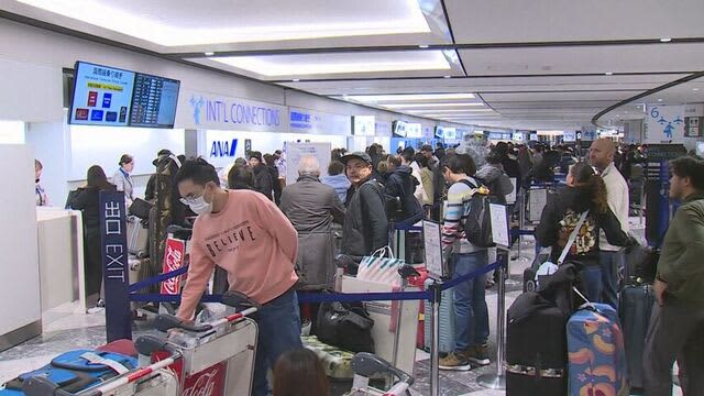 新千歳空港11日の暴風雪で118便欠航　1650人が 空港で一夜を明かす