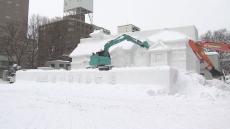 さよなら大雪像！さっぽろ雪まつり閉幕から一夜明け雪像取り壊し行われる